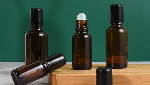 The Benefits of Roll-on Bottles for Cosmetics 