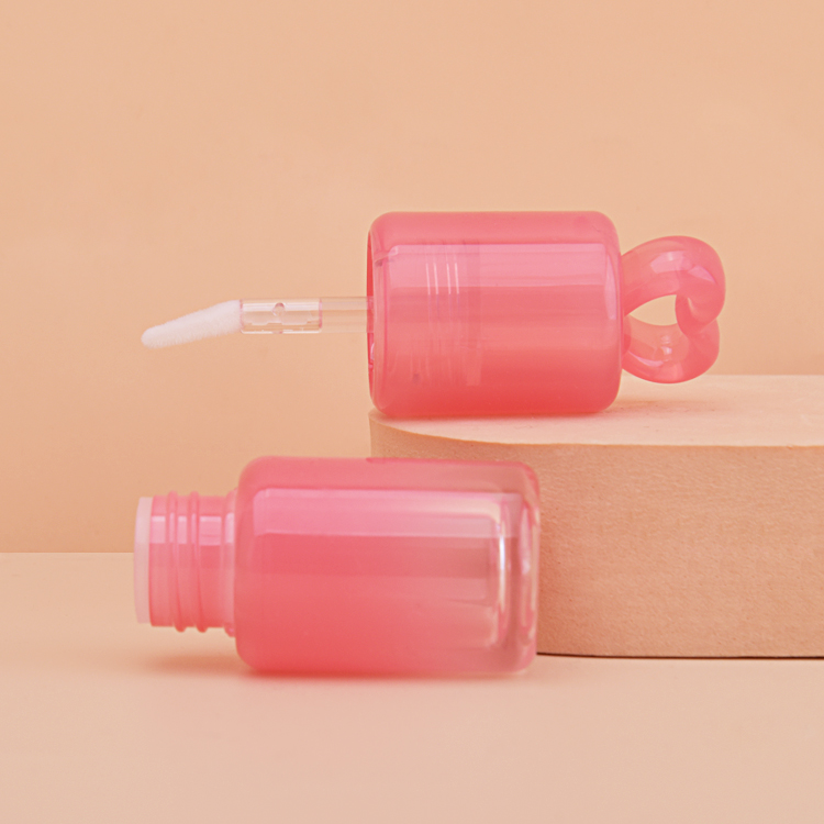 Hot Selling 3ml Heart Top Cute Keychain Lipgloss Tubes Custom Logo Gradient Pink Lip Gloss Tube Containers With Big Wand Brush