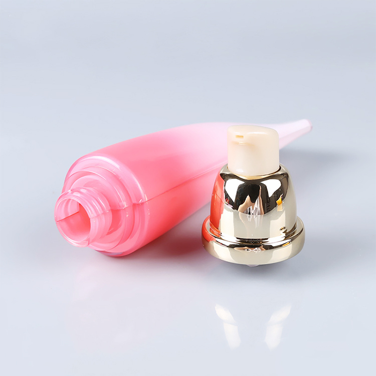 Soft squeeze tube (14)