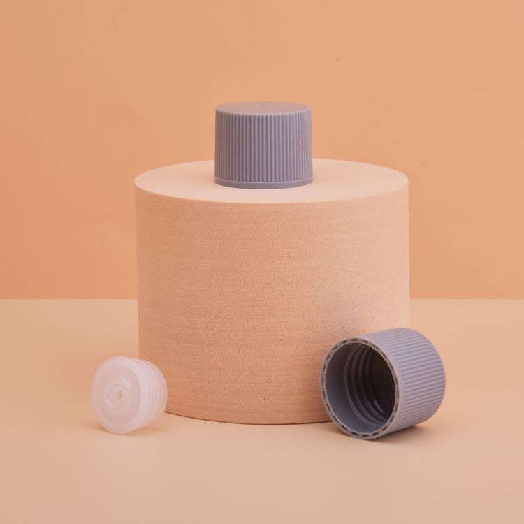 High Quality Customizable Color Logo 24mm Gray Ribbed Side Cosmetic Bottle Lid 24/410 PP Plastic Lotion Bottle Screw Cap