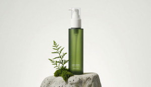 Airless Glass Bottles vs Traditional Pump Bottles.jpg